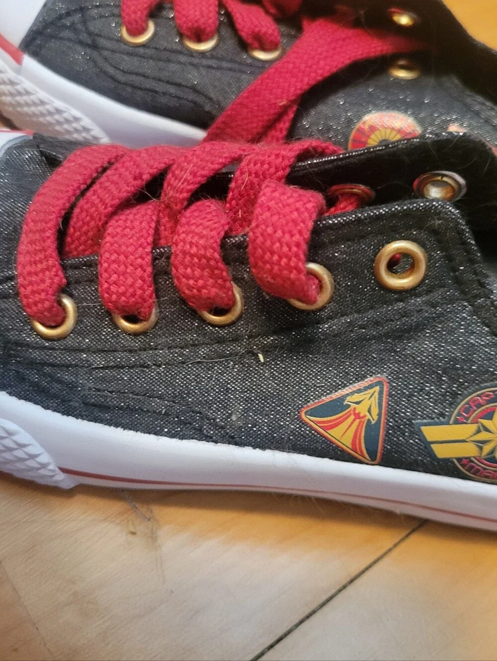 Kids Low-Top Casual Sneakers in Black and Red